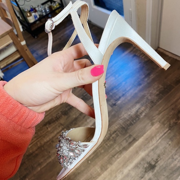 COPY - COPY - BADGLEY MISCHKA Rider Stiletto Heel Satin Soft White 9 - Picture 6 of 8